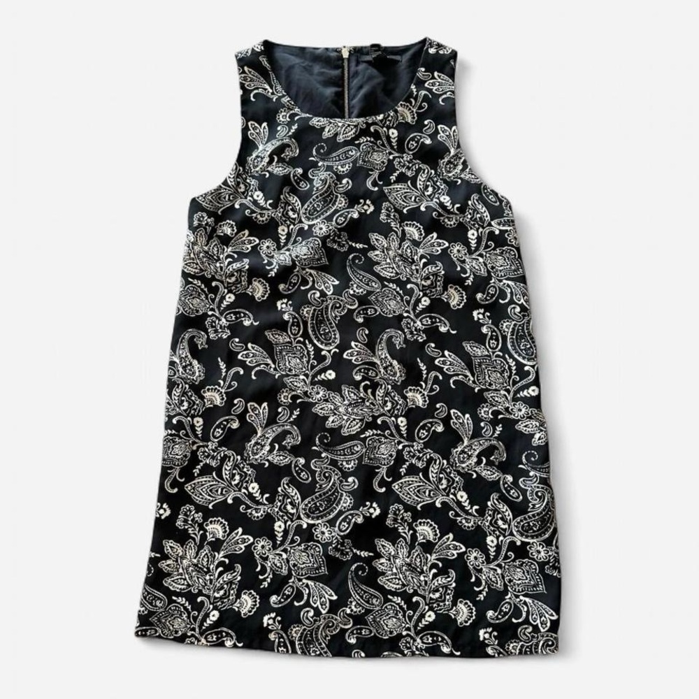 Forever 21 Black and White sleeveless Paisley Size Small with zipper back